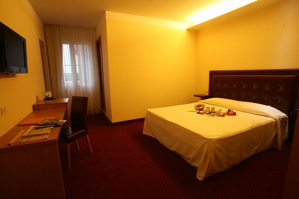 Hotel Il Perugino Корчано Экстерьер фото